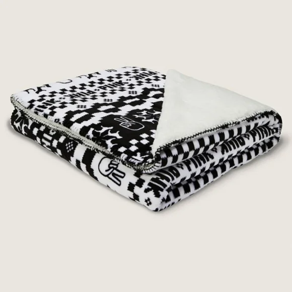 NWT VS "PINK" BLANKET - Picture 5 of 8